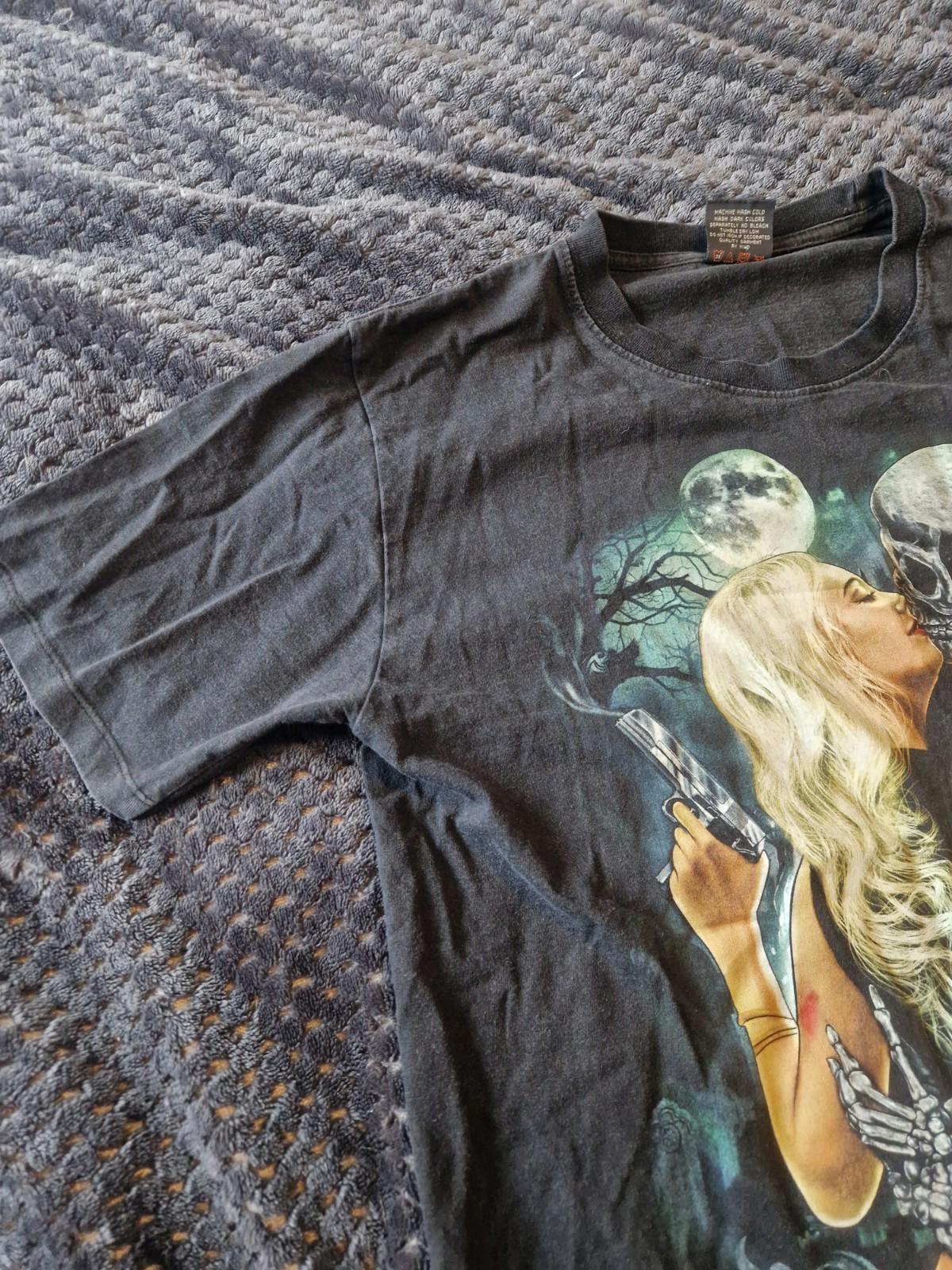 Grim Reaper Kiss Graphic  T-shirt  Front & Back Hit Uk Size L On A Wild Tag Vgc