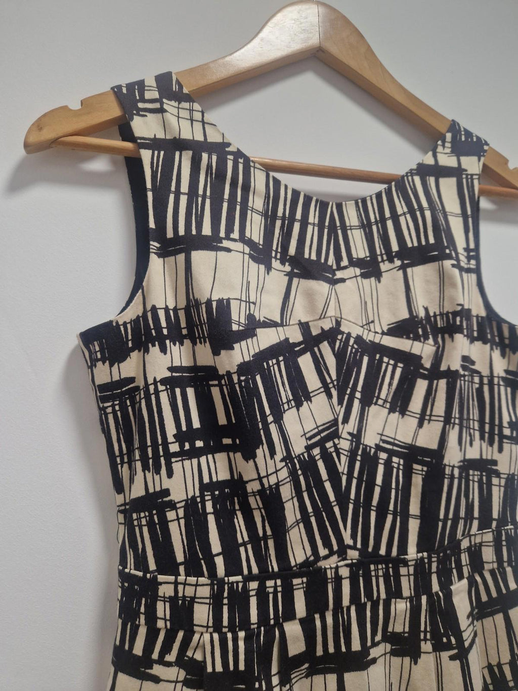 Coast Women's Beige and Black Fitted Lined Dress Size UK 8 Gc
