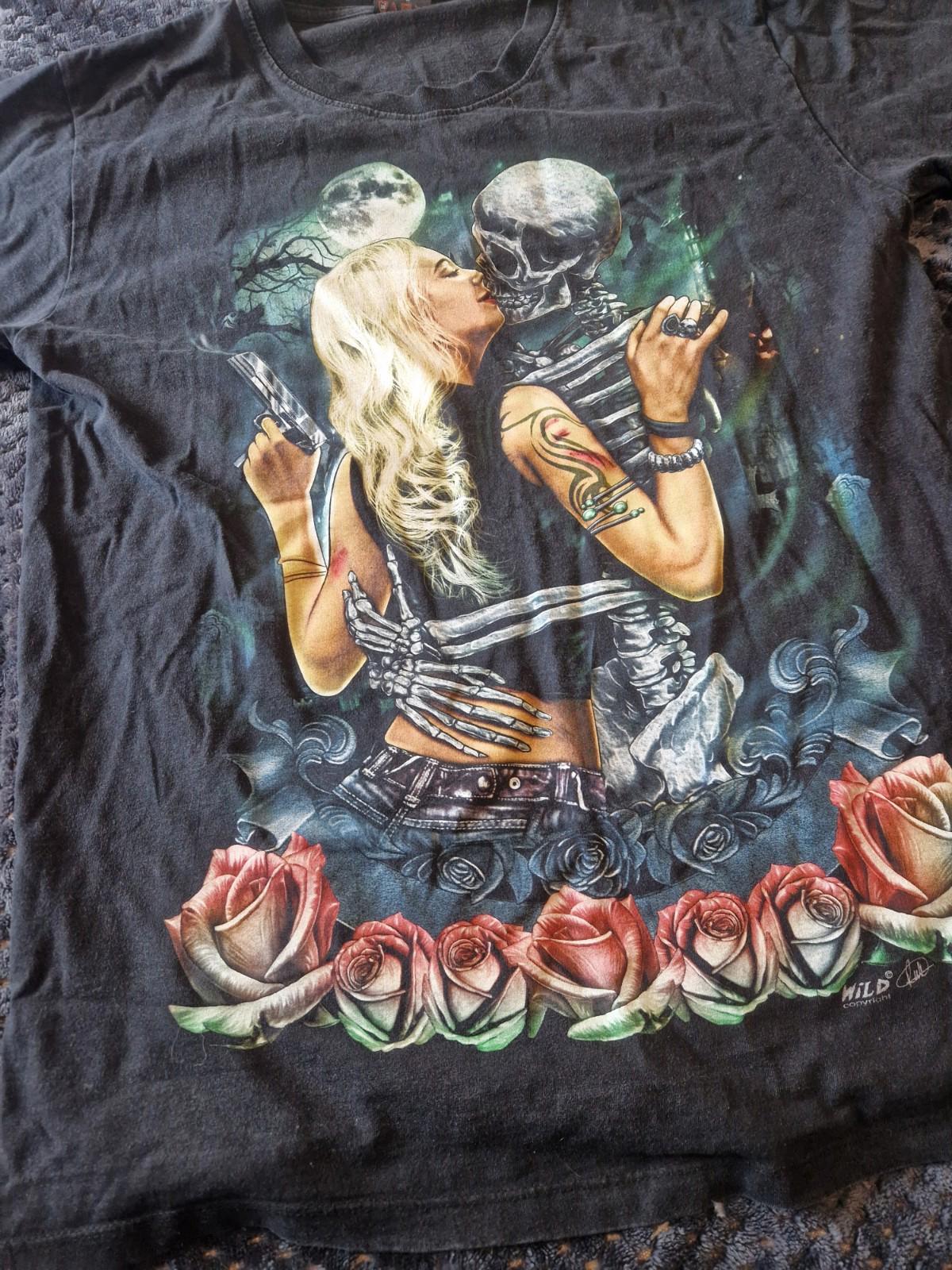 Grim Reaper Kiss Graphic  T-shirt  Front & Back Hit Uk Size L On A Wild Tag Vgc