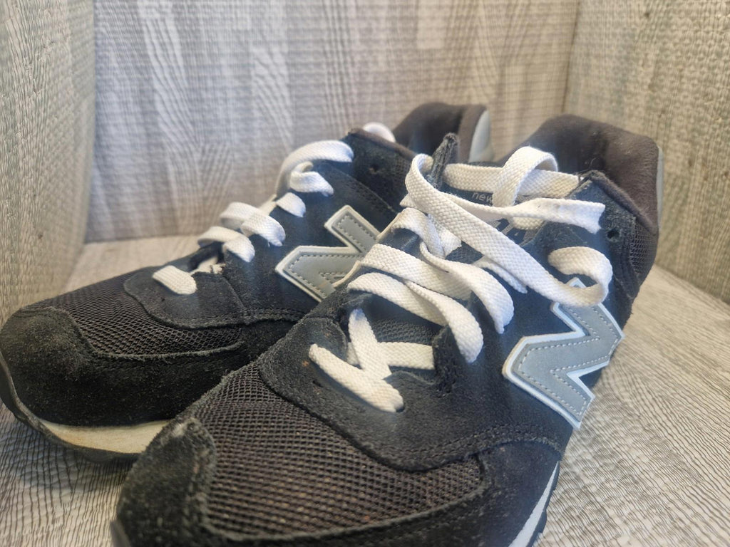 New Balance  574  Black Silver White Colourway Ladies Trainers Uk Size 5 Gc