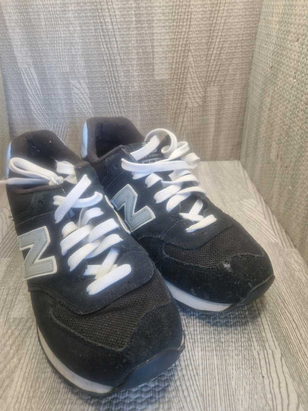 New Balance  574  Black Silver White Colourway Ladies Trainers Uk Size 5 Gc